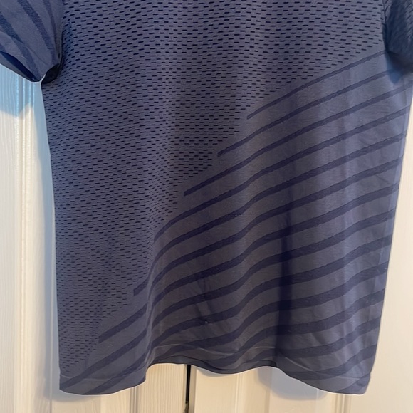 Under Armour short sleeve shirt in blue size youth medium - Picture 5 of 6